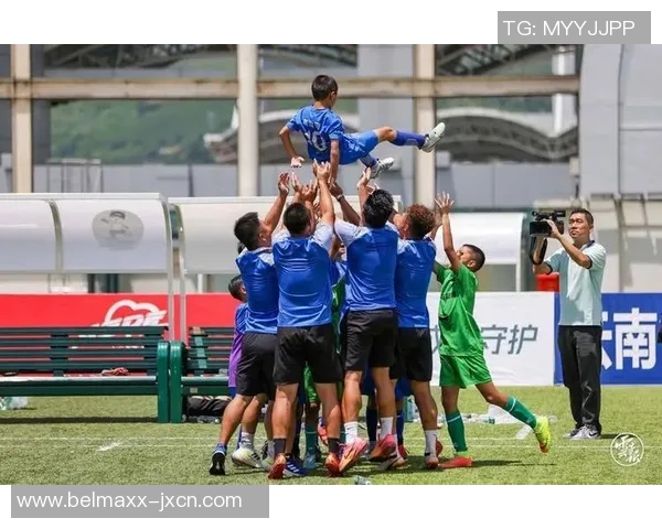 开远足球球星成长历程与辉煌成就深度解析